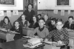הולנד, ילדים יהודים בבית ספר נושאים טלאי צהוב